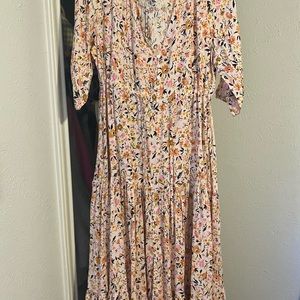 Petal & pup floral maxi dress- like BRAND new. only tried on once🌸🌻🌷size M